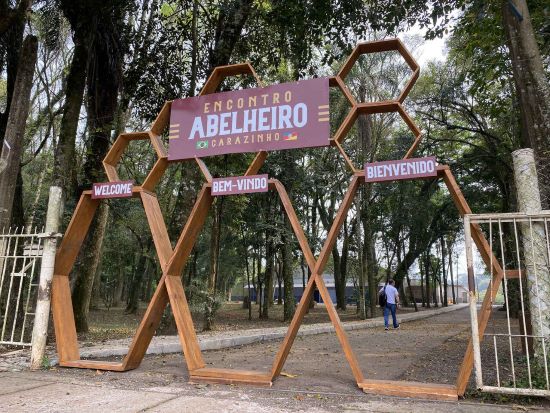 DOCE COMO MEL - Carazinho sedia 2º Encontro Abelheiro com mais de 100 expositores e expectativas de crescimento